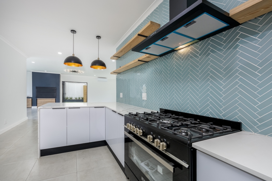 4 Bedroom Property for Sale in Haasendal Western Cape